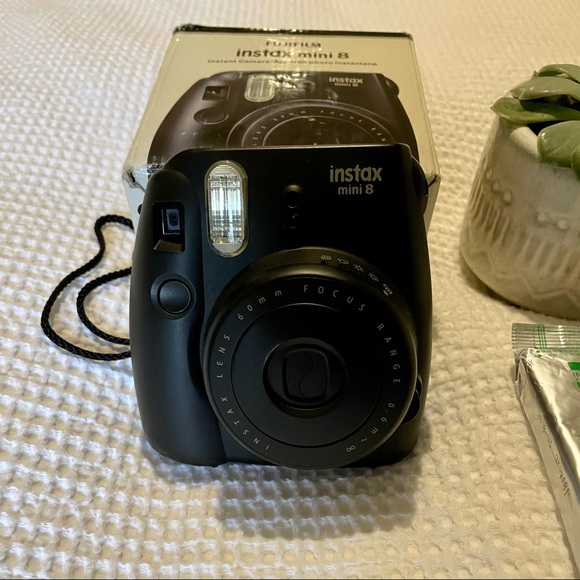 FUJIFILM Instax mini 8 polaroid camera - Picture 2 of 6